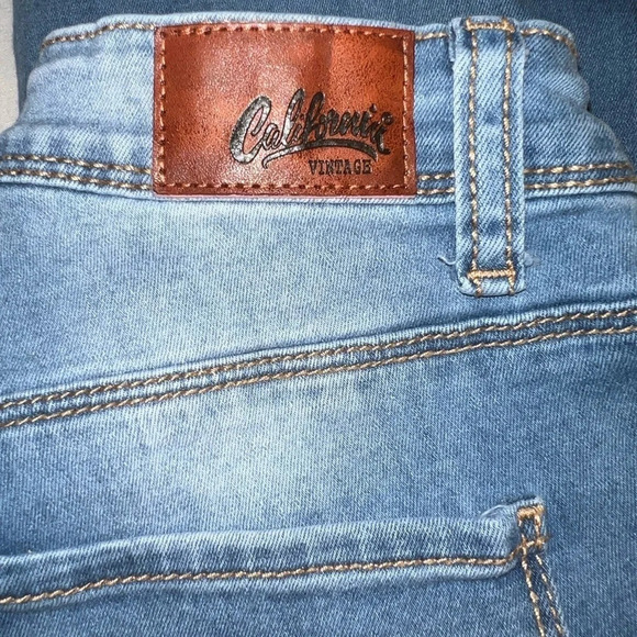 California Vintage, 9, juniors, distressed, relaxed, fit skinny leg,mid/hi rise - Picture 10 of 10